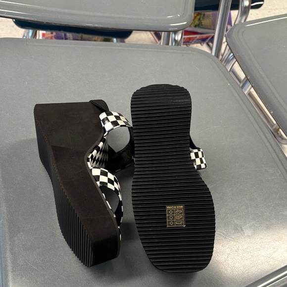Platform Black/ White Checkered - Picture 4 of 7
